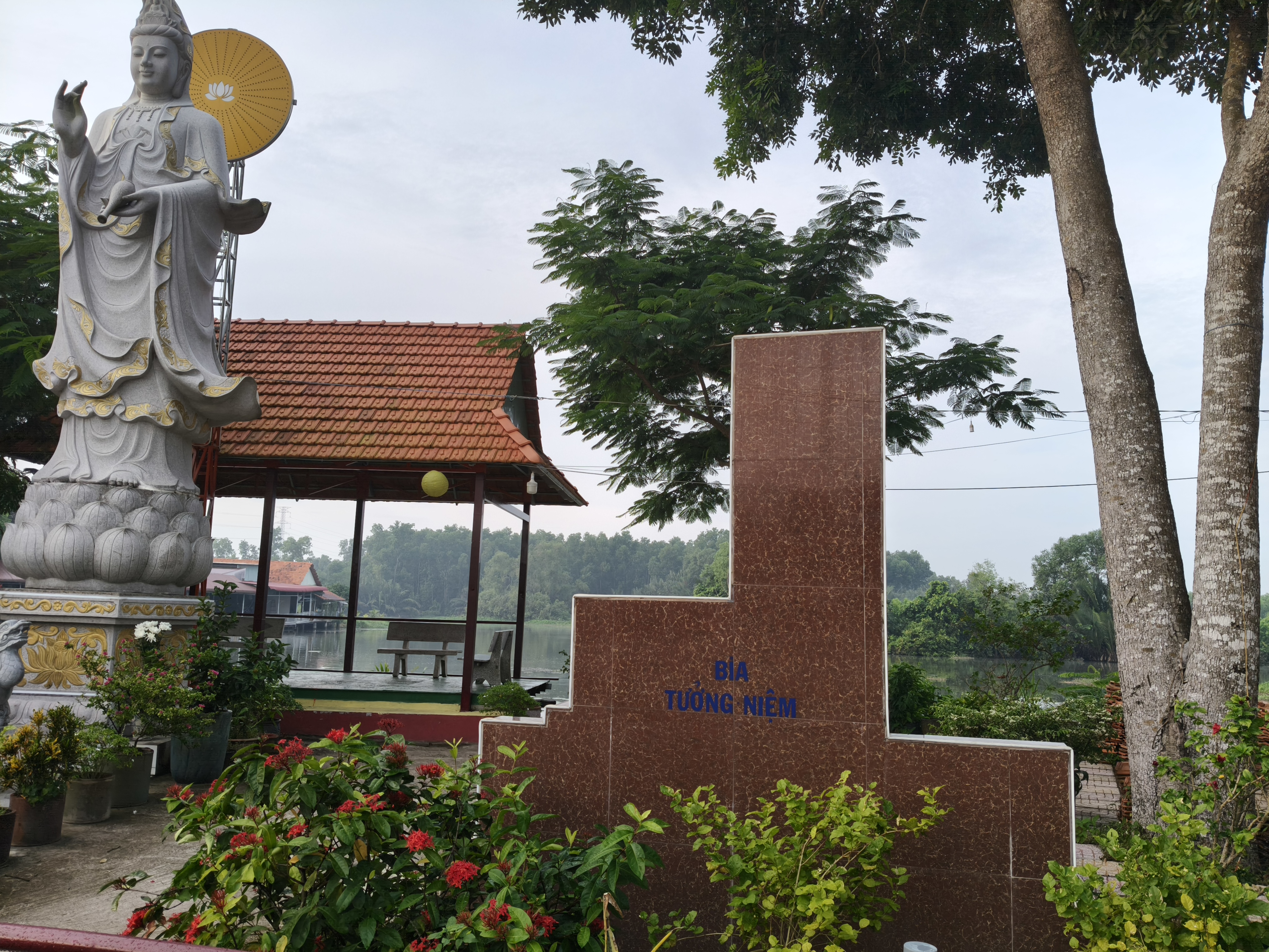 Lê Anh - 9am to 9pm. VIETNAM.Before placing bulk order, please ask me about the product and price. Thanks.